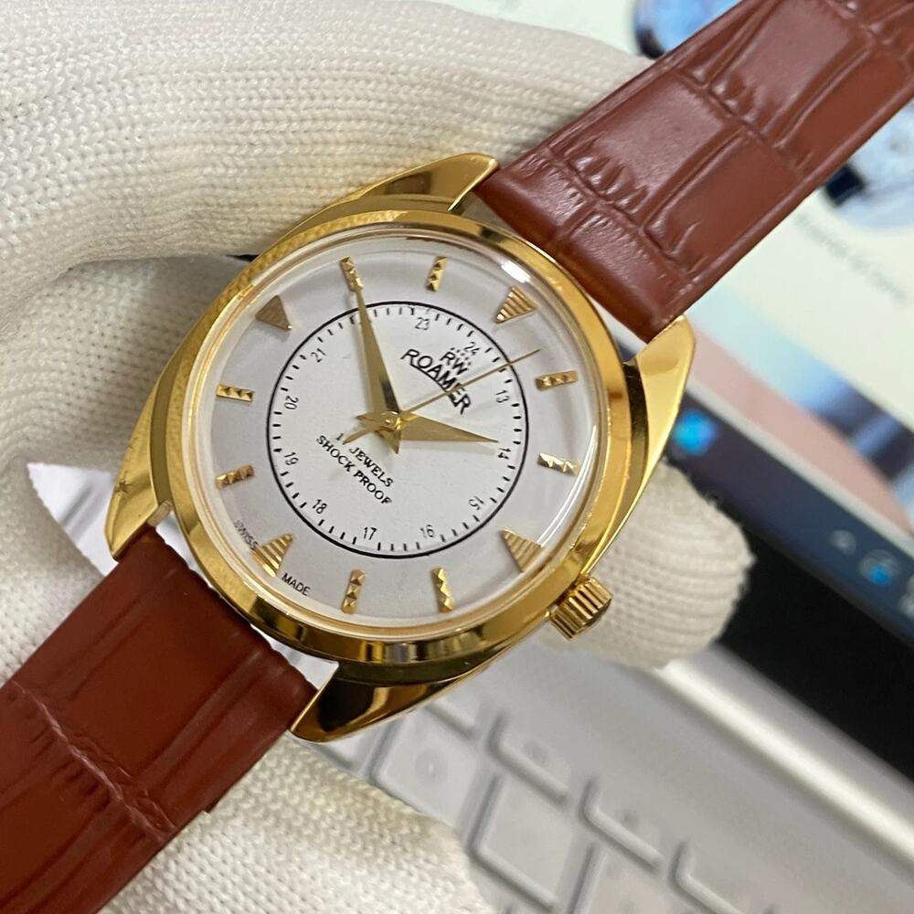 Vintage 1984 Roamer Manual Mens Gold Watch W/Leather Strap & White accents - Picture 3 of 7